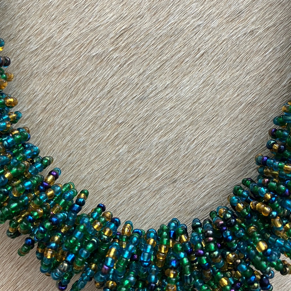Handcrafted beaded necklace - Picture 8 of 9